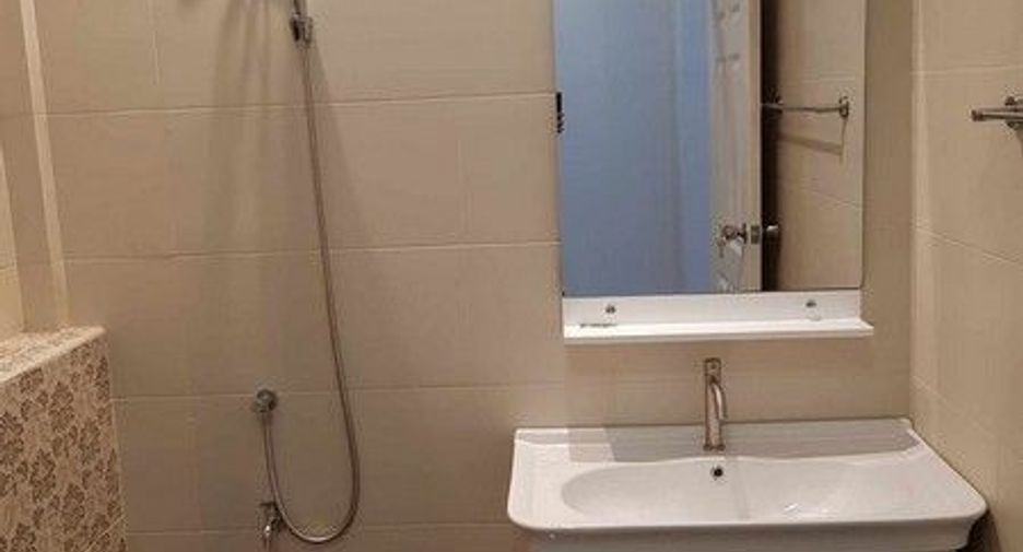Casa adosada en venta de 1 habitaciones en Bang Lamung, Chonburi