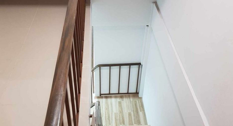 Casa adosada en venta de 1 habitaciones en Bang Lamung, Chonburi