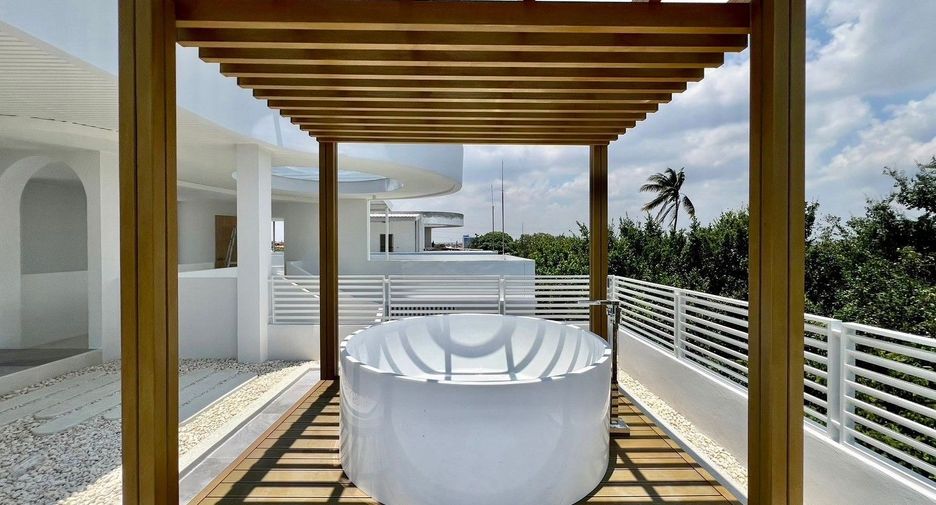 Villa en venta de 4 habitaciones en Bang Lamung, Chonburi