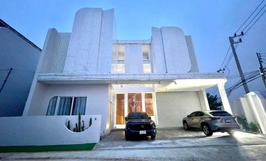 For sale 4 ベッドルーム villa in Bang Lamung, Chonburi