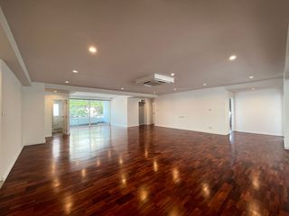 For rent 4 bedrooms apartment in Watthana, Bangkok