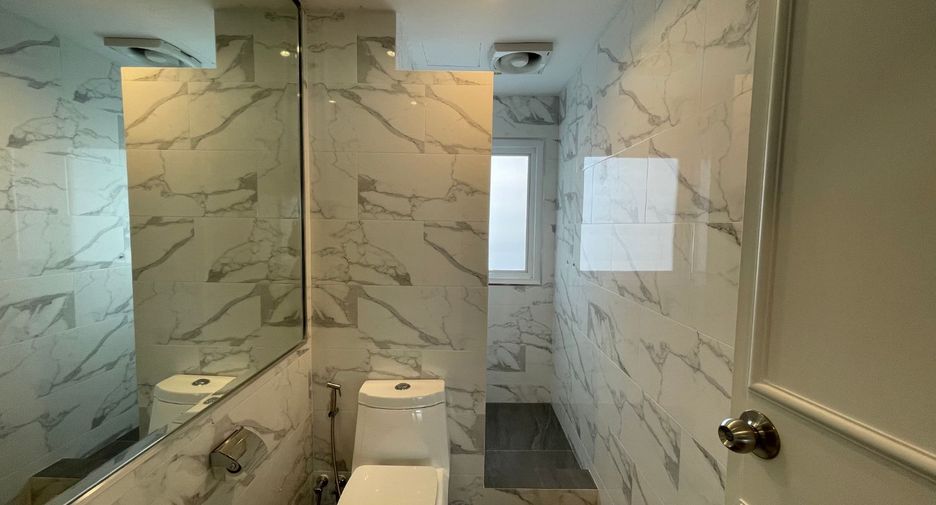 For rent 4 bedrooms apartment in Watthana, Bangkok