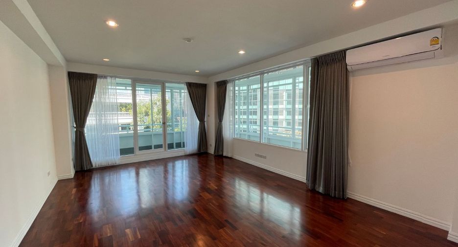 For rent 4 bedrooms apartment in Watthana, Bangkok