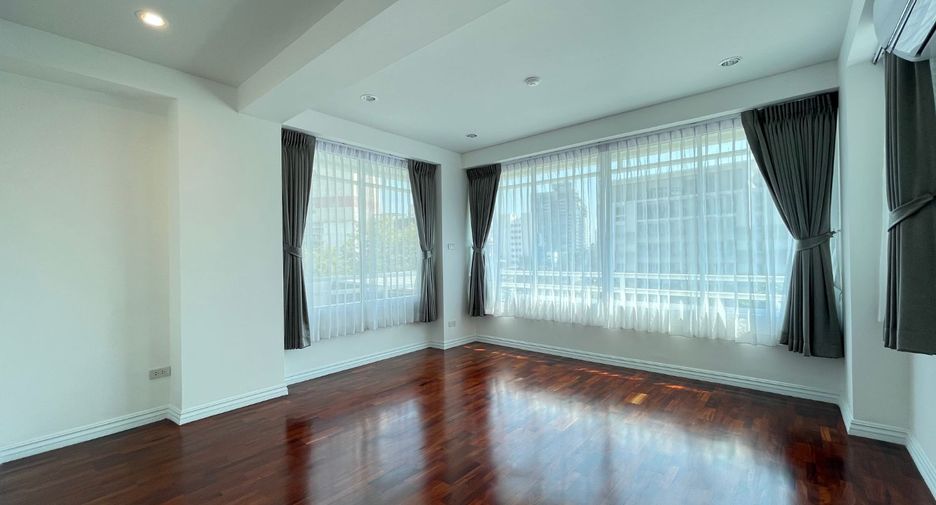 For rent 4 bedrooms apartment in Watthana, Bangkok
