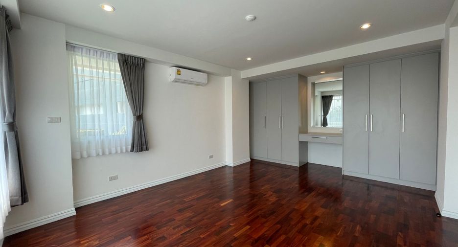 For rent 4 bedrooms apartment in Watthana, Bangkok