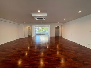 For rent 4 bedrooms apartment in Watthana, Bangkok