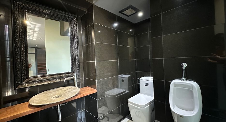 Casa en venta de 4 habitaciones en Lat Phrao, Bangkok