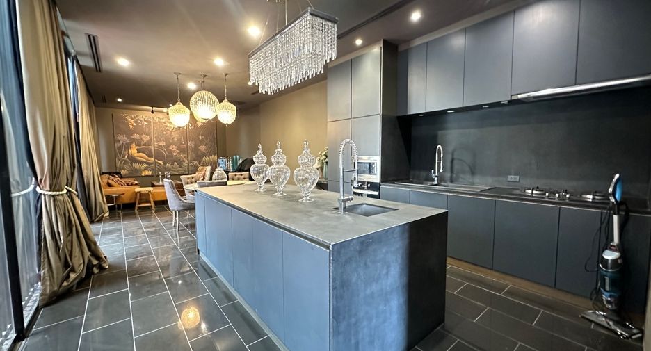 Casa en venta de 4 habitaciones en Lat Phrao, Bangkok