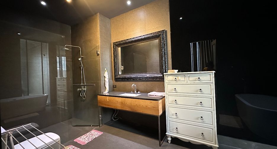Casa en venta de 4 habitaciones en Lat Phrao, Bangkok
