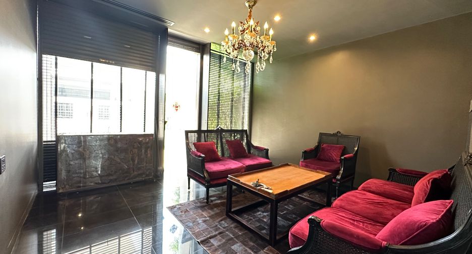 Casa en venta de 4 habitaciones en Lat Phrao, Bangkok