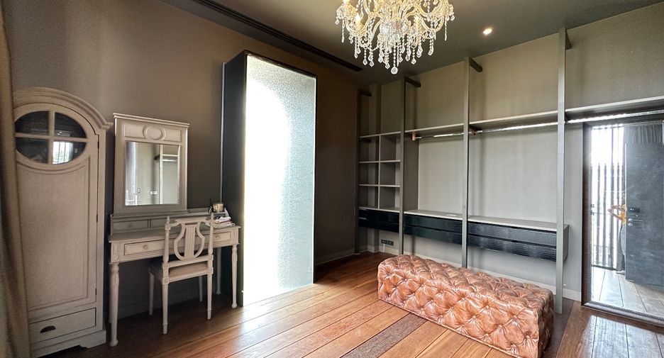 Casa en venta de 4 habitaciones en Lat Phrao, Bangkok