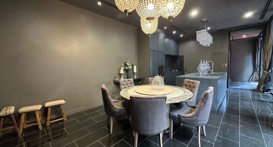 Casa en venta de 4 habitaciones en Lat Phrao, Bangkok