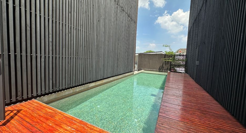 Casa en venta de 4 habitaciones en Lat Phrao, Bangkok