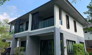 Casa en alquiler y en venta de 4 habitaciones en Bang Phli, Samut Prakan