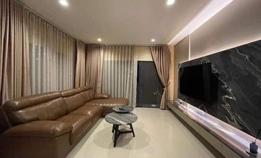 Casa en alquiler y en venta de 4 habitaciones en Bang Phli, Samut Prakan