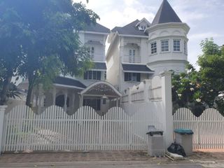 For rent 4 bed condo in Mueang Samut Prakan, Samut Prakan