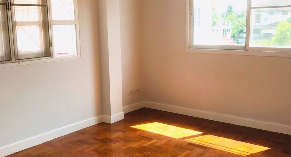 For sale 3 bedrooms house in Bang Khae, Bangkok