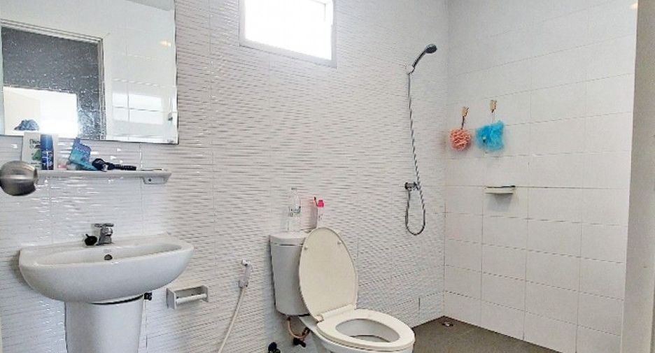 Reihenhaus zum Kauf mit Studio in Mueang Samut Prakan, Samut Prakan