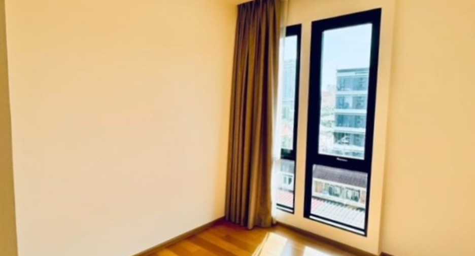 For sale 3 bedrooms condo in Khlong Toei, Bangkok