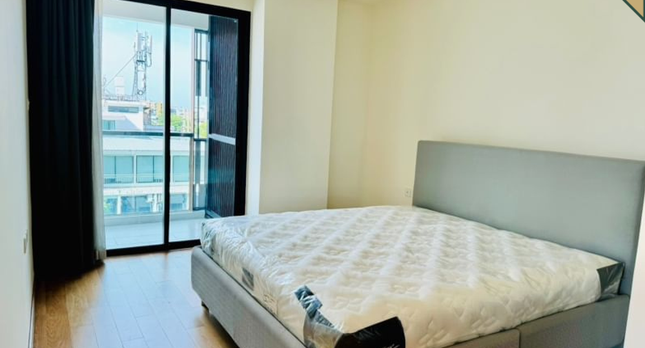 For sale 3 bedrooms condo in Khlong Toei, Bangkok