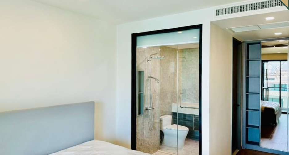 For sale 3 bedrooms condo in Khlong Toei, Bangkok