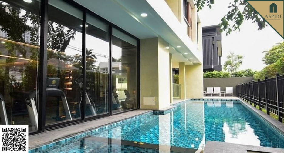 For sale 3 bedrooms condo in Khlong Toei, Bangkok