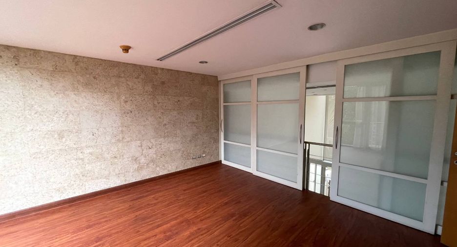 For rent and for sale studio townhouse in Yan Nawa, Bangkok