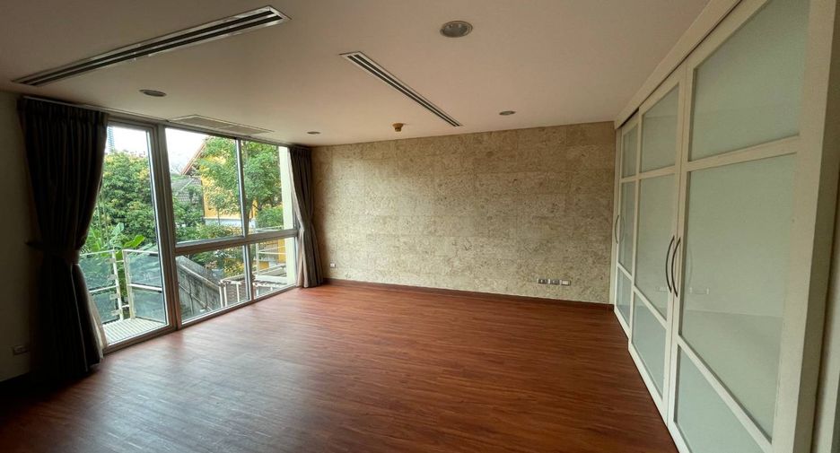 For rent and for sale studio townhouse in Yan Nawa, Bangkok