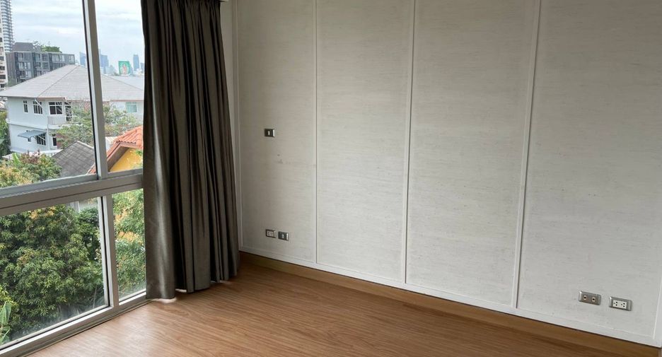 For rent and for sale studio townhouse in Yan Nawa, Bangkok