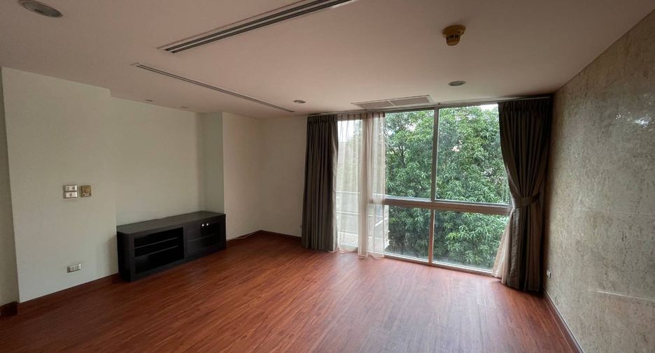 For rent and for sale studio townhouse in Yan Nawa, Bangkok