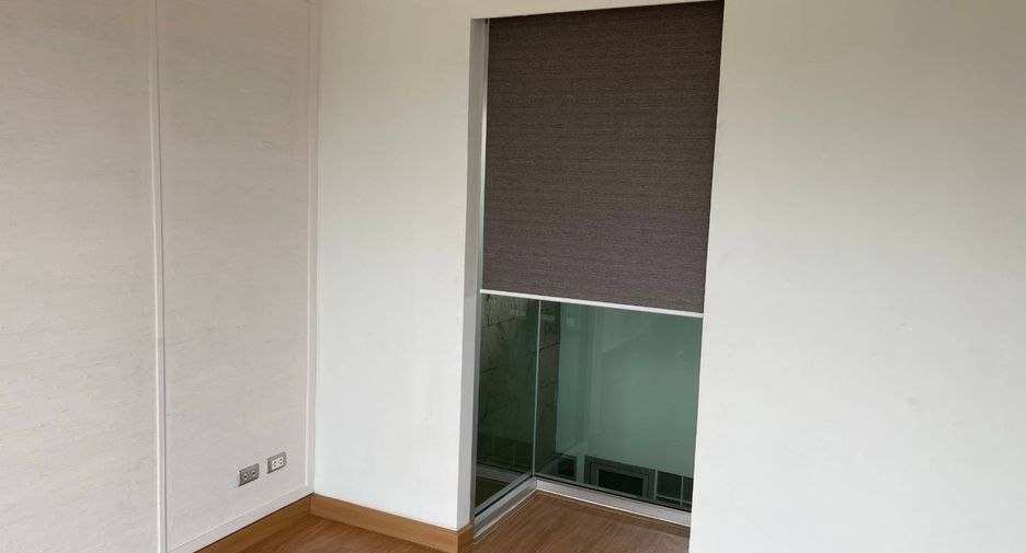 For rent and for sale studio townhouse in Yan Nawa, Bangkok