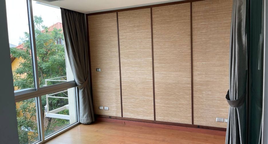 For rent and for sale studio townhouse in Yan Nawa, Bangkok