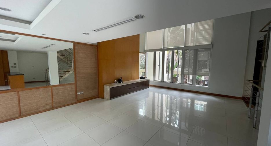 For rent and for sale studio townhouse in Yan Nawa, Bangkok