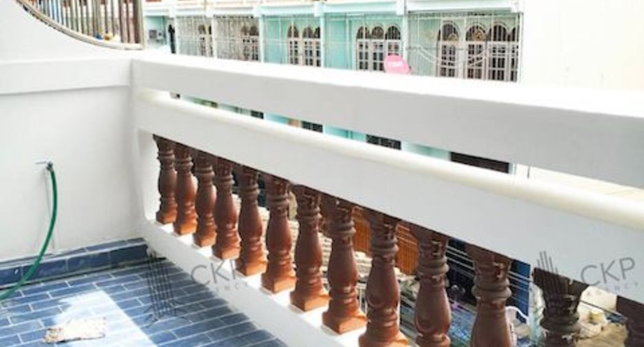 Casa adosada en venta de 4 habitaciones en Phasi Charoen, Bangkok