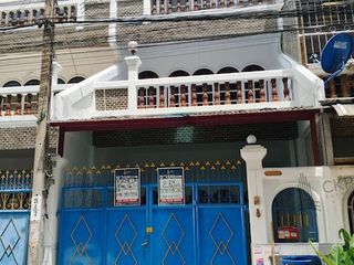 À vendre 4 chambres maison de ville à Phasi Charoen, Bangkok