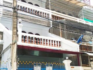 À vendre 4 chambres maison de ville à Phasi Charoen, Bangkok