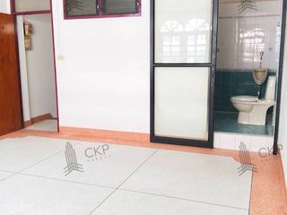 À vendre 4 chambres maison de ville à Phasi Charoen, Bangkok