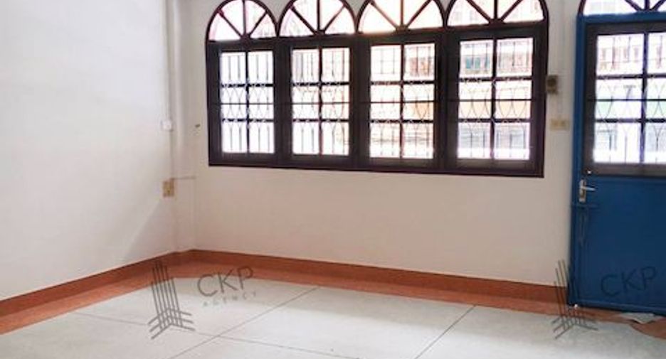 Casa adosada en venta de 4 habitaciones en Phasi Charoen, Bangkok