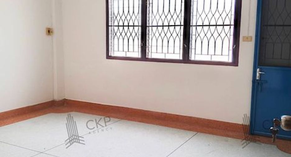 Casa adosada en venta de 4 habitaciones en Phasi Charoen, Bangkok