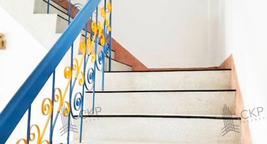 Casa adosada en venta de 4 habitaciones en Phasi Charoen, Bangkok