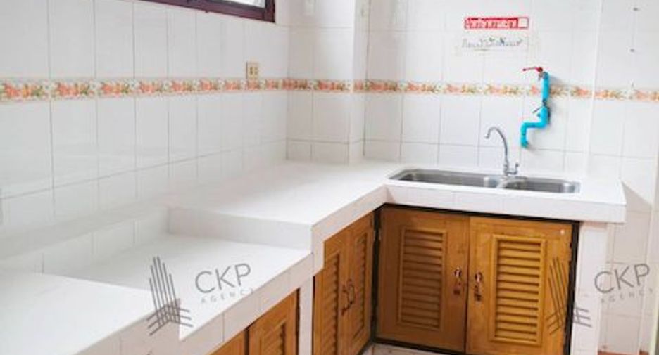 Casa adosada en venta de 4 habitaciones en Phasi Charoen, Bangkok