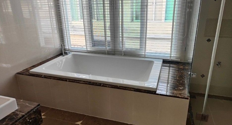 For rent 4 bedrooms house in Thung Khru, Bangkok