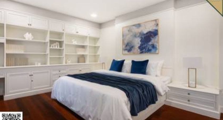 For sale 4 bedrooms townhouse in Mueang Samut Prakan, Samut Prakan