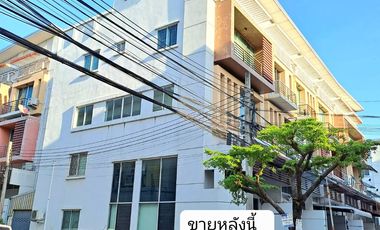 Local comercial en venta de 3 habitaciones en Lat Krabang, Bangkok