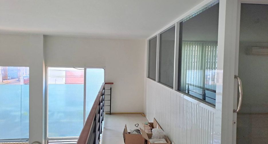 Local comercial en venta de 3 habitaciones en Lat Krabang, Bangkok