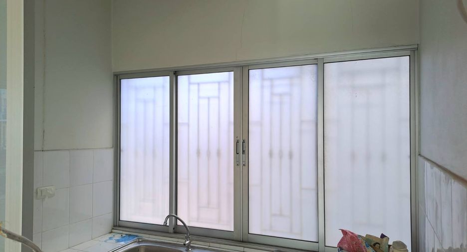 Local comercial en venta de 3 habitaciones en Lat Krabang, Bangkok