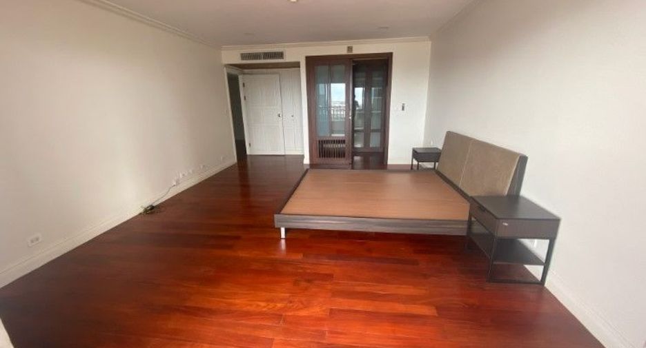Condo en alquiler de 3 habitaciones en Sathon, Bangkok