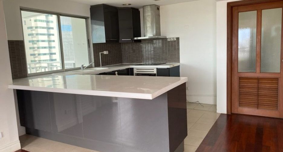 Condo en alquiler de 3 habitaciones en Sathon, Bangkok