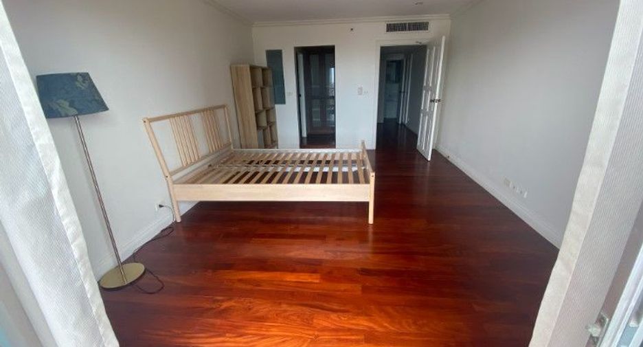 Condo en alquiler de 3 habitaciones en Sathon, Bangkok