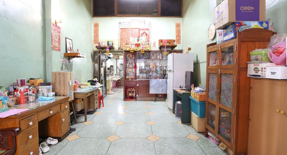 For sale 3 bed retail Space in Khlong San, Bangkok